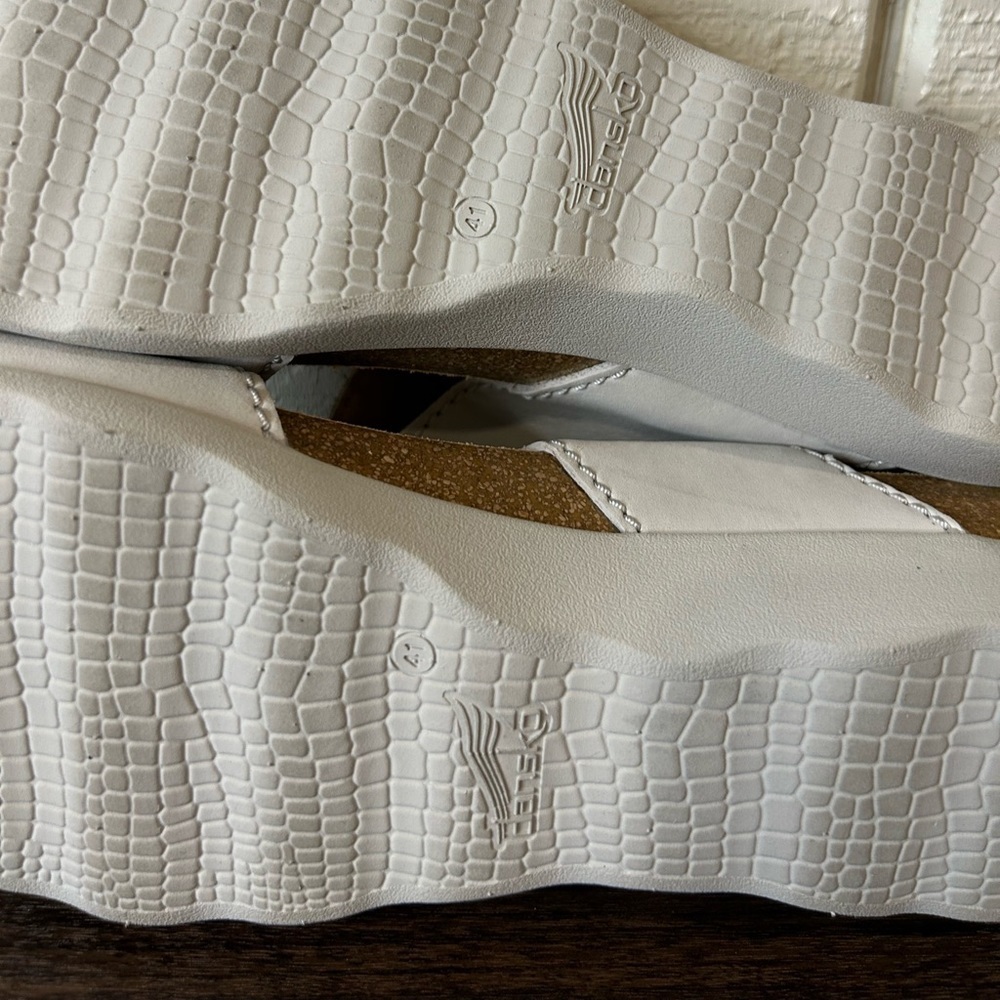 Dansko Maddy Ivory Milled Nubuck Sandal, size 41. - Picture 2 of 9
